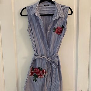 LIKE NEW STRIPPED DRESS W/ FLORAL PRINT